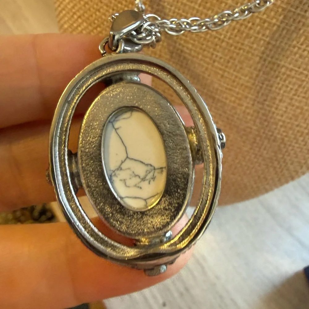 Vintage-Inspired Silver and Cream‎ Necklace Set